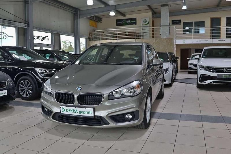 Platinsilber Gebraucht 2017 BMW 218 Advantage Van / Kleinbus | 12.980 € (Guter Preis) - Bild 1/4