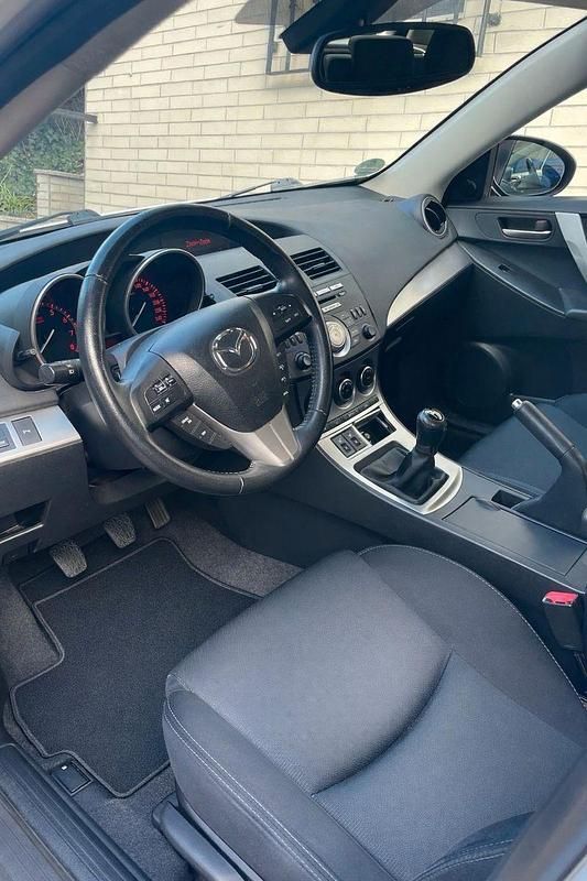 Gebraucht Mazda 3 Active Plus 105 PS (77 kW) 2011 Weiß Kleinwagen