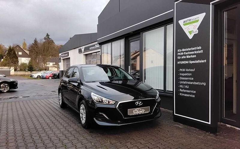 Schwarz Gebraucht 2020 Hyundai i30 Select Limousine | 11.990 € (Superpreis) - Bild 1/3
