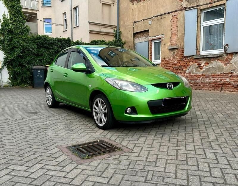 Beige Gebraucht 2010 Mazda 2 Kleinwagen | 2.000 € (Superpreis) - Bild 1/4