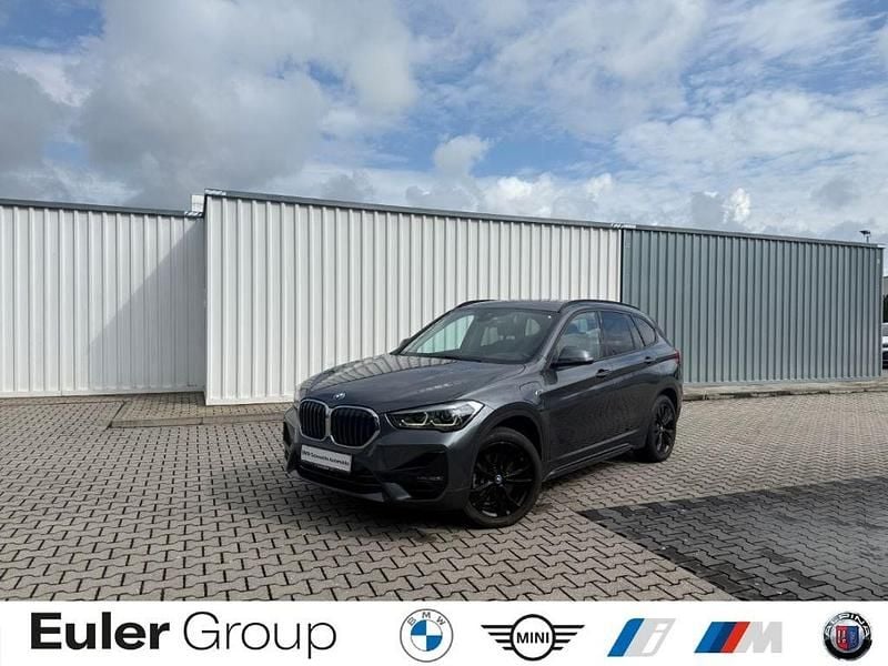 Grau Gebraucht 2022 BMW X1 Sport Line SUV | 26.877 € (Fairer Preis) - Bild 1/4