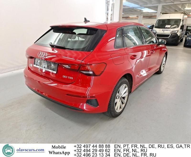 Usado Audi A3 116 CV (85 kW) 2022 Rojo Berlina