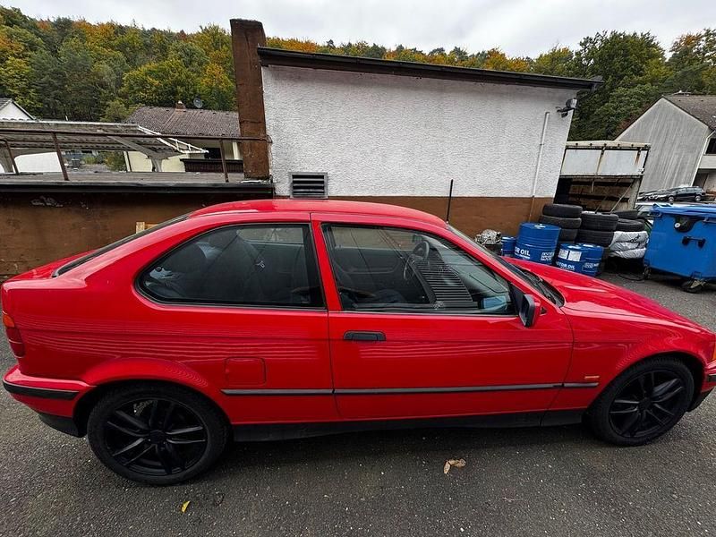 Gebraucht BMW 316 102 PS (75 kW) 1997 Rot Limousine