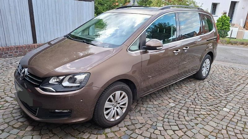 Braun Gebraucht 2011 VW Sharan Comfortline Van / Kleinbus | 6.200 € (Fairer Preis) - Bild 1/4