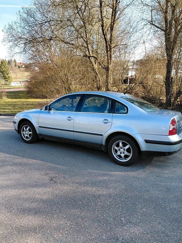 Gebraucht VW Passat 116 PS (85 kW) 2001 Blau Limousine