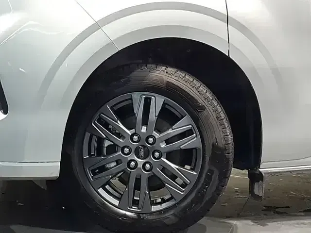 Gebraucht Ford Tourneo Custom Nugget 170 PS (125 kW) 2025 Silber, moondustsilver met. Van