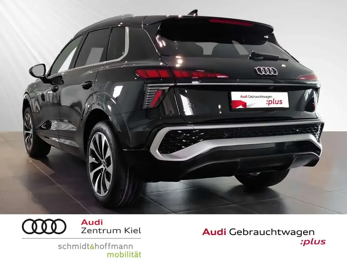 Gebraucht Audi Q3 Sport 150 PS (110 kW) 2026 Mythosschwarz SUV