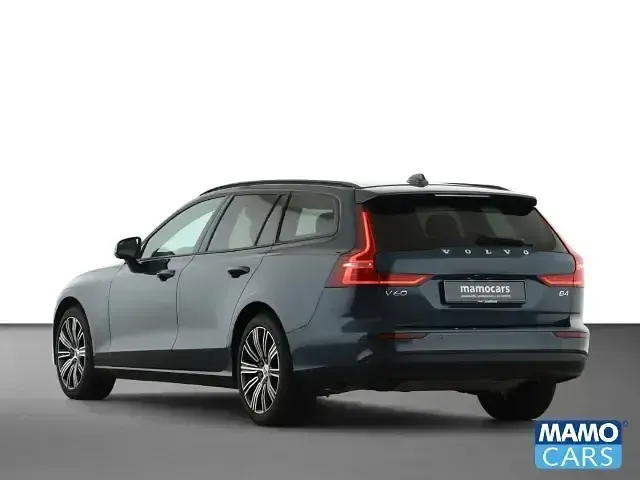 Gebraucht Volvo V60 Core 197 PS (144 kW) 2025 Blau Kombi
