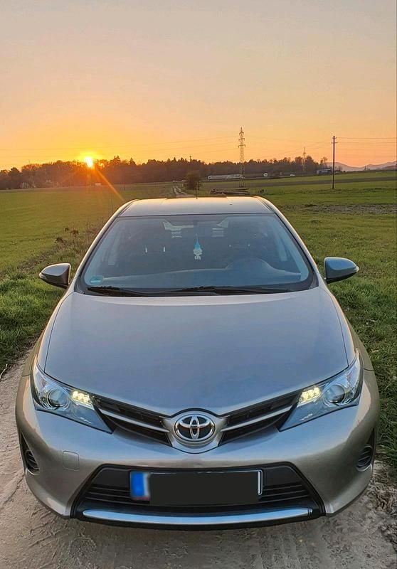 Gebraucht Toyota Auris 100 PS (73 kW) 2015 Braun Limousine