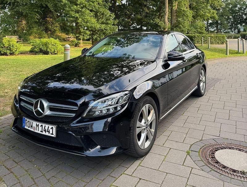 Schwarz Gebraucht 2021 Mercedes C180 Limousine | 22.999 € (Guter Preis) - Bild 1/4