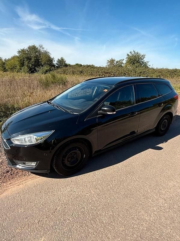 Schwarz Gebraucht 2015 Ford Focus Kombi | 6.200 € (Guter Preis) - Bild 1/4