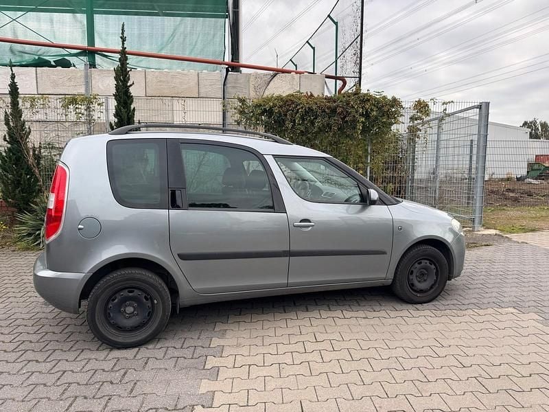 Grau Gebraucht 2010 Skoda Roomster Kombi | 3.500 € (Guter Preis) - Bild 1/4