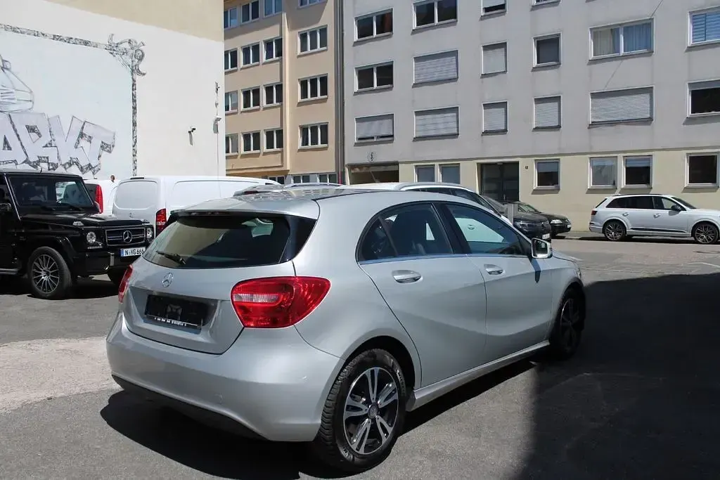 Gebraucht Mercedes A180 122 PS (89 kW) 2012 Silber Limousine