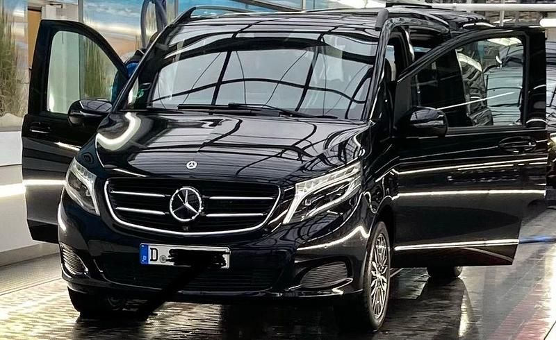 Schwarz Gebraucht 2018 Mercedes V250 Van / Kleinbus | 45.600 € (Fairer Preis) - Bild 1/4