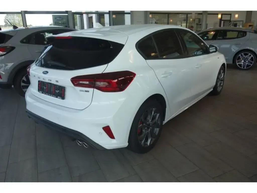 Gebraucht Ford Focus ST-Line 125 PS (91 kW) 2024 Weiss Limousine
