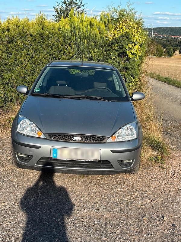 Silber Gebraucht 2003 Ford Focus Kleinwagen | 600 € (Superpreis) - Bild 1/4