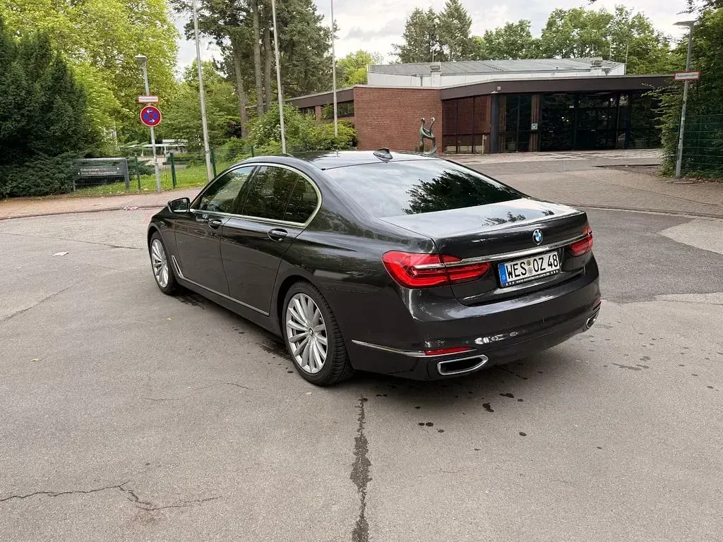 Gebraucht BMW 730 265 PS (194 kW) 2016 Schwarz Limousine