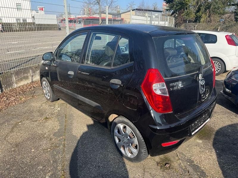 Gebraucht Hyundai i10 Edition 69 PS (50 kW) 2013 Schwarz Kleinwagen