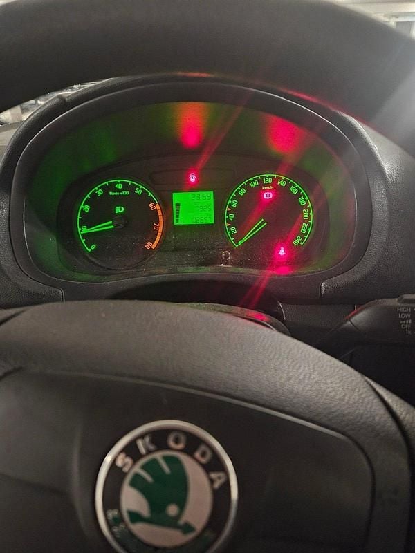 Gebraucht Skoda Fabia 69 PS (50 kW) 2009 Weiß Kleinwagen