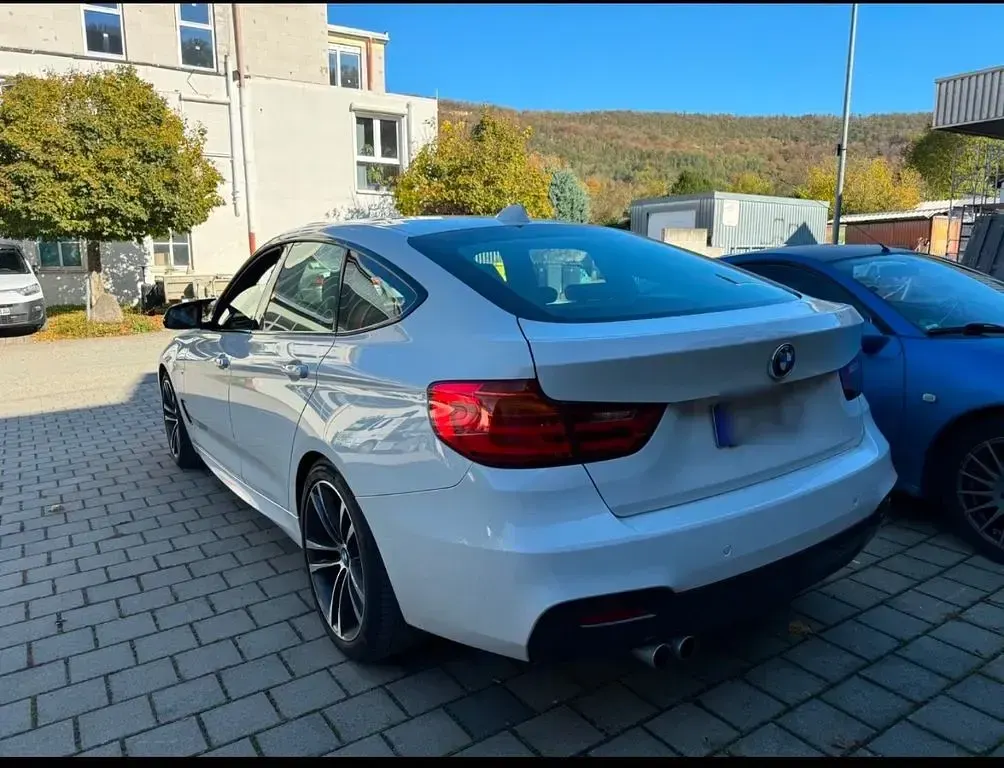 Gebraucht BMW 325 M Sport 218 PS (160 kW) 2015 Weiß Limousine