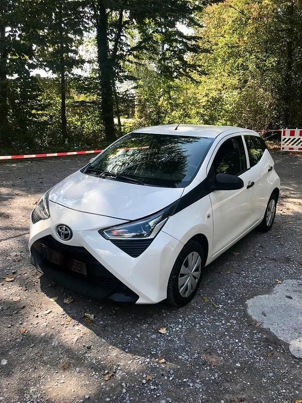 Weiß Gebraucht 2020 Toyota Aygo Kleinwagen | 6.999 € (Superpreis) - Bild 1/4