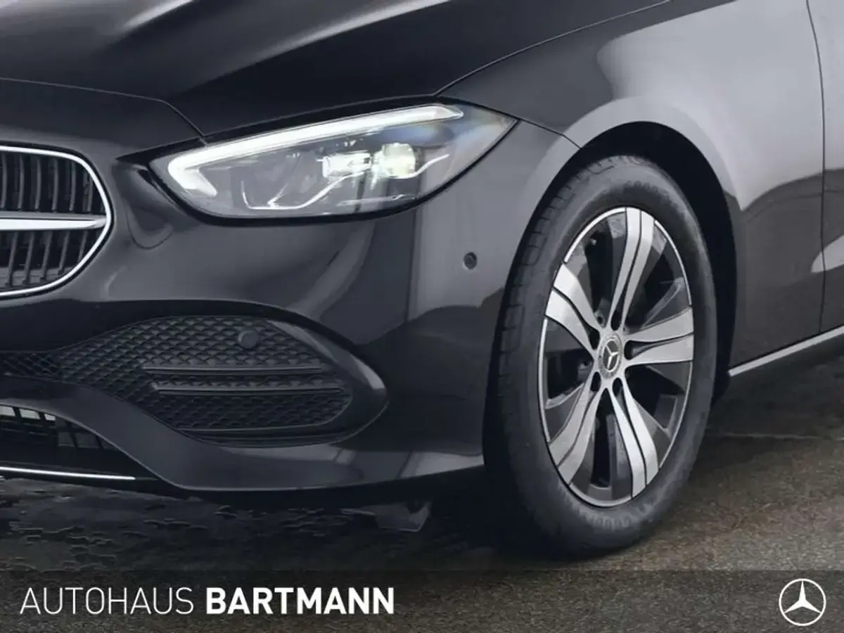 Gebraucht Mercedes C200 Avantgarde 204 PS (150 kW) 2025 Obsidianschwarz Kombi