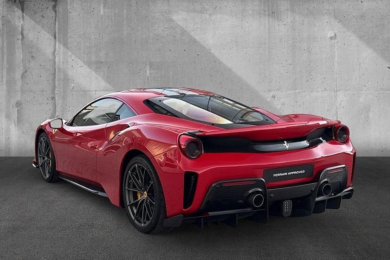 Second-hand Ferrari 488 721 CP (530 kW) 2018 Roșu