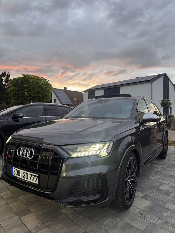 Grau Gebraucht 2020 Audi SQ7 Ambiente SUV | 66.500 € (Superpreis) - Bild 1/4