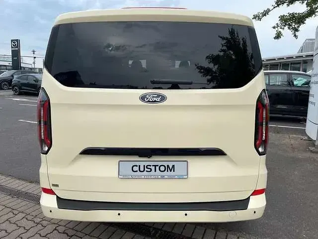 Neu Ford Tourneo Titanium 170 PS (125 kW) 2026 Folierung hellelfenbein ral 10 Van / Kleinbus
