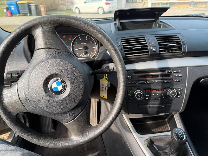 Gebraucht BMW 118 143 PS (105 kW) 2010 Grau Kleinwagen