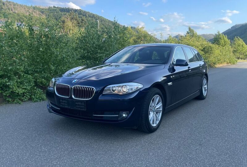 Blau Gebraucht 2011 BMW 520 Kombi | 6.690 € (Superpreis) - Bild 1/4