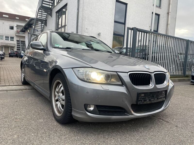 Grau Gebraucht 2010 BMW 320 Comfort Edition Kombi | 4.990 € (Guter Preis) - Bild 1/4