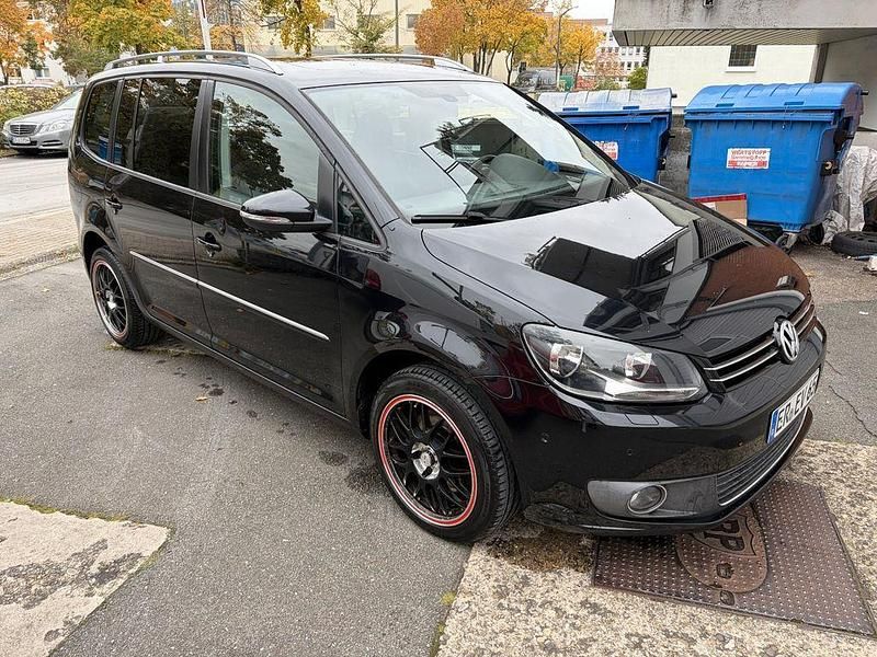 Schwarz Gebraucht 2011 VW Touran Highline Van / Kleinbus | 9.950 € (Etwas zu teuer) - Bild 1/4