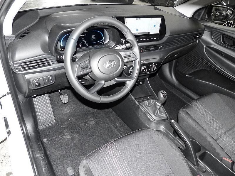 Neu Hyundai i20 Select 79 PS (58 kW) 2025 Weiss Limousine