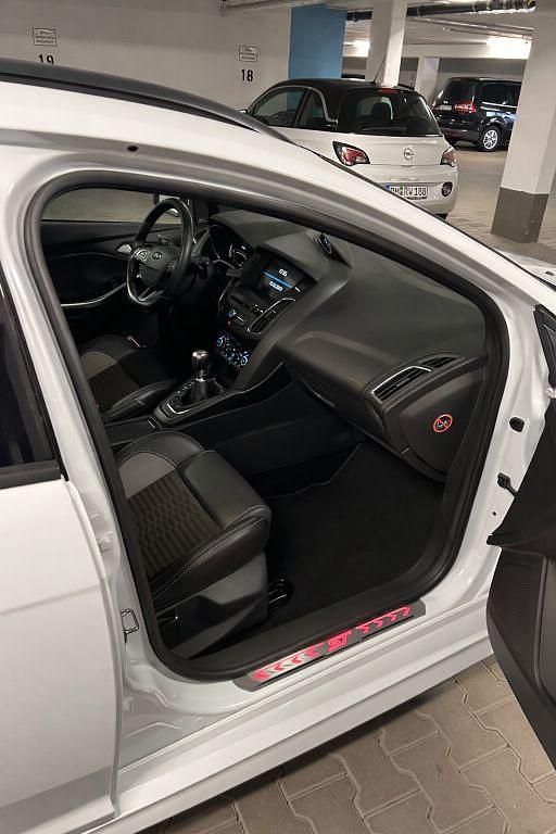 Gebraucht Ford Focus ST 250 PS (183 kW) 2015 Weiß Limousine