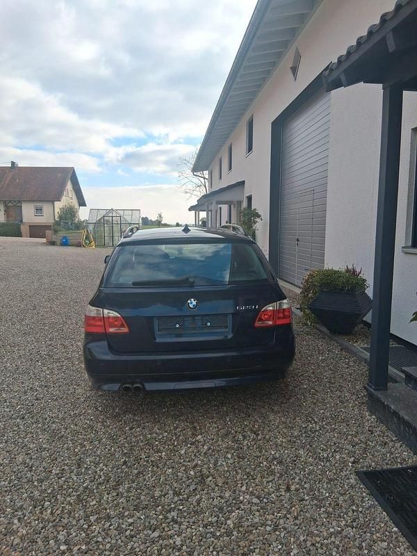 Gebraucht BMW 523 177 PS (130 kW) 2006 Blau Kombi