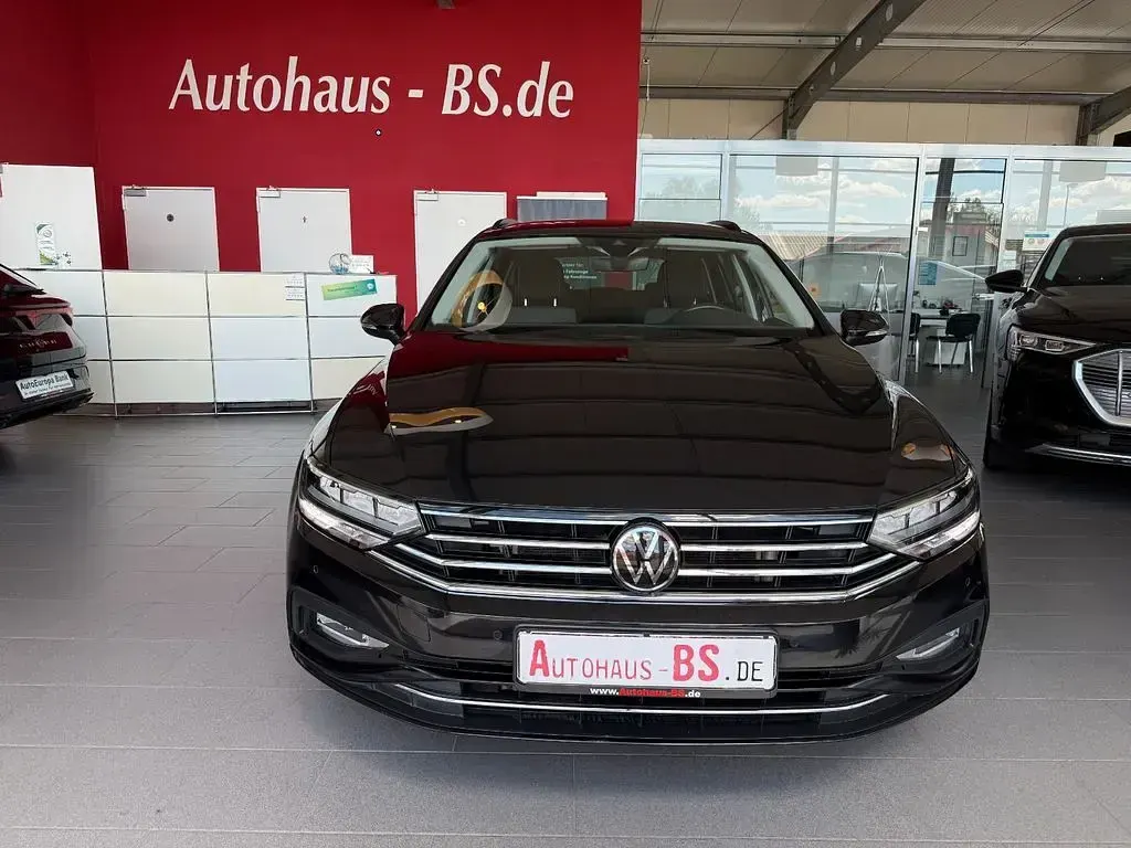 Gebraucht VW Passat IQ Drive 150 PS (110 kW) 2024 Schwarz Kombi
