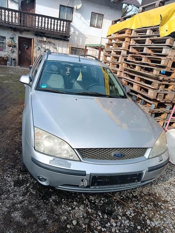 Gebraucht Ford Mondeo 145 PS (106 kW) 2001 Silber Kombi