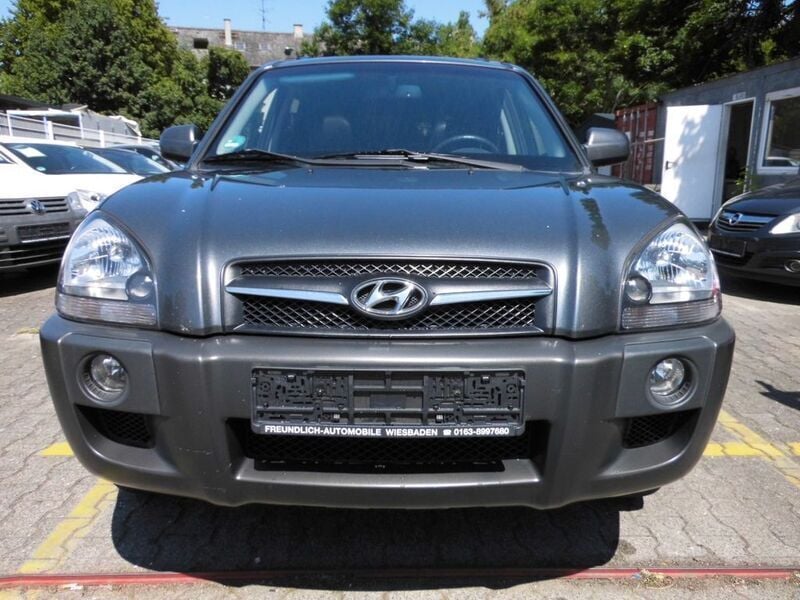 Grau Gebraucht 2009 Hyundai Tucson GLS SUV | 3.300 € (Guter Preis) - Bild 1/4