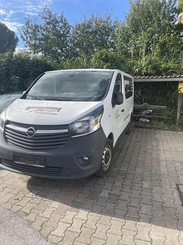 Gebraucht Opel Vivaro 95 PS (69 kW) 2017 Weiß Van / Kleinbus