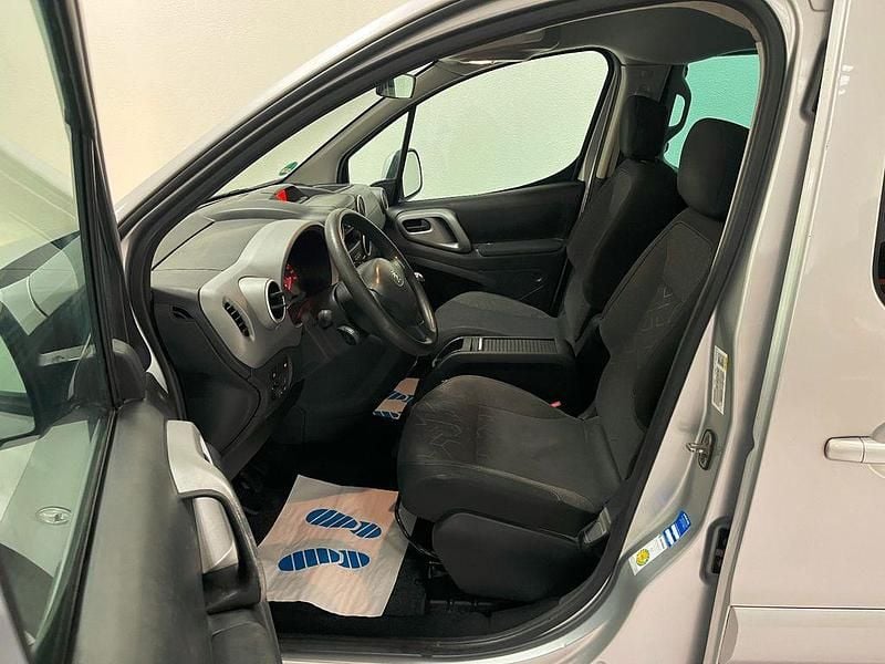 Gebraucht Peugeot Partner Tepee Active 120 PS (88 kW) 2017 Silber Van / Kleinbus