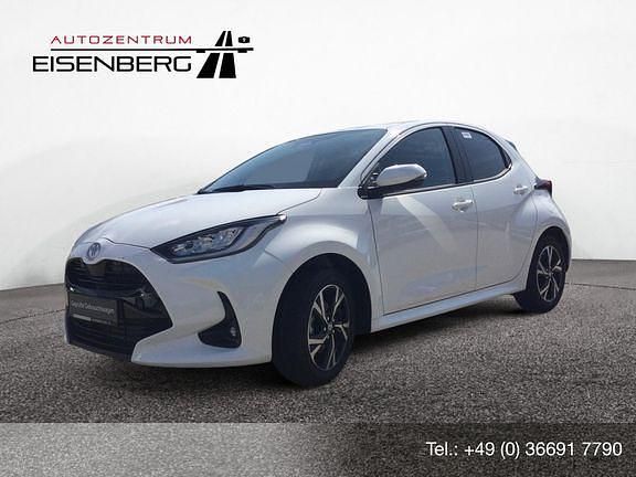 Super white 2 Gebraucht 2024 Toyota Yaris Hybrid Team Limousine | 22.630 € (Guter Preis) - Bild 1/4