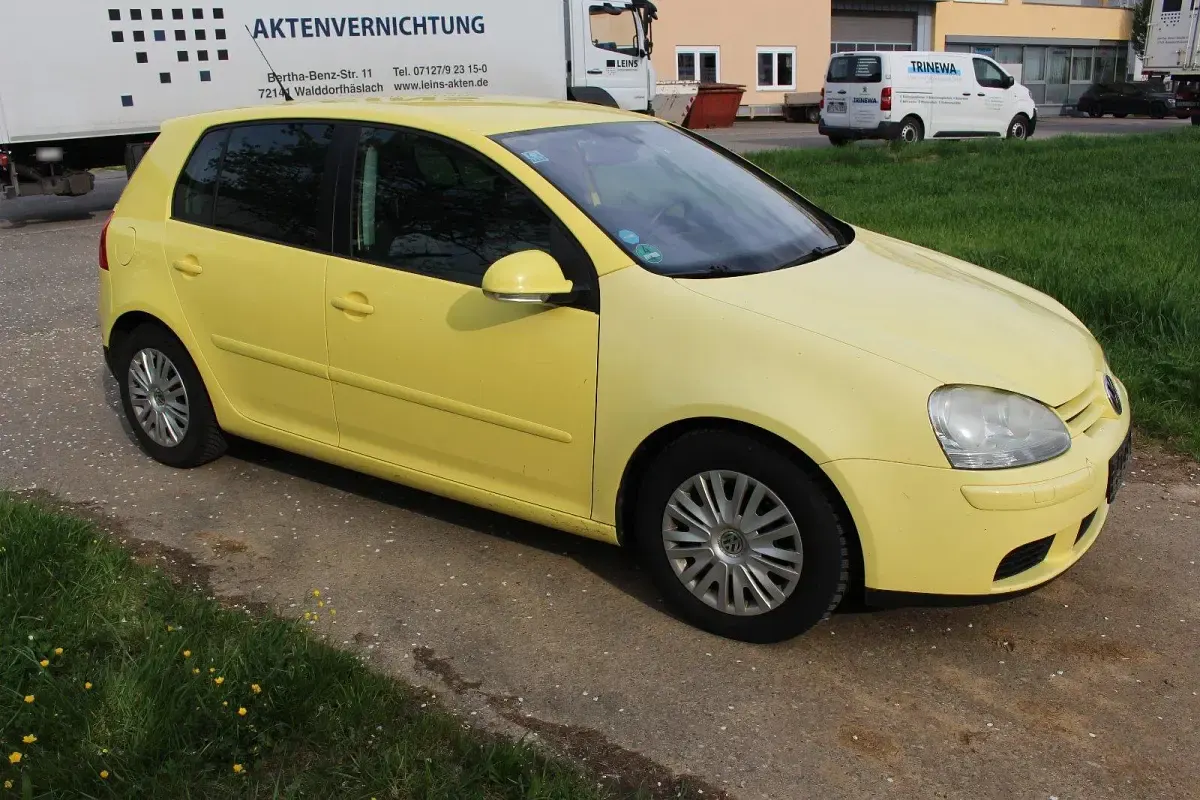 Gebraucht VW Golf V 105 PS (77 kW) 2005 Gelb Kleinwagen