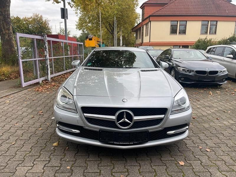 Gebraucht Mercedes SLK200 184 PS (135 kW) 2012 Iridiumsilber Cabrio