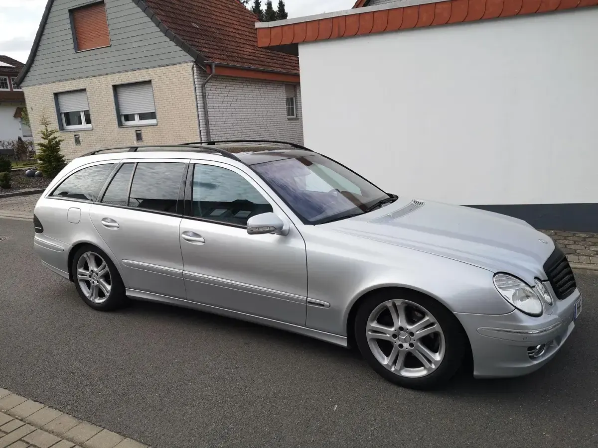 Gebraucht Mercedes E220 Avantgarde 170 PS (125 kW) 2006 Silber Kombi