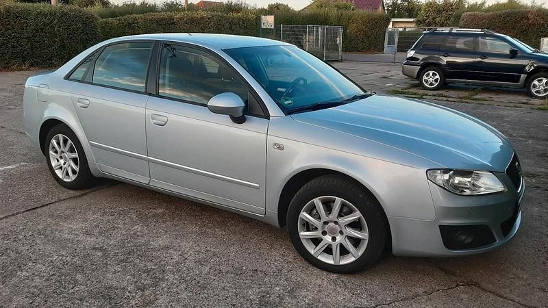 Silber Gebraucht 2010 Seat Exeo Limousine | 8.700 € - Bild 1/4