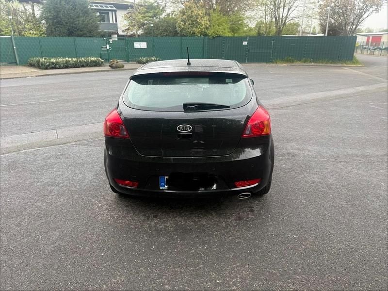 Usado Kia Ceed 125 HP (91 kW) 2012 Preto Citadino