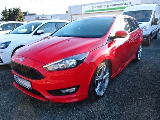 Rot Gebraucht 2018 Ford Focus ST-Line Limousine | 13.765 € (Fairer Preis) - Bild 1/4