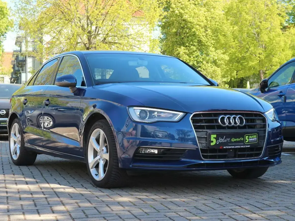 Gebraucht Audi A3 Ambiente 150 PS (110 kW) 2015 Blau Limousine