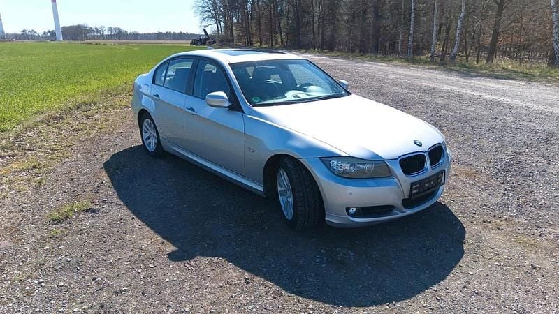 Silber Gebraucht 2011 BMW 320 Limousine | 5.250 € (Superpreis) - Bild 1/4